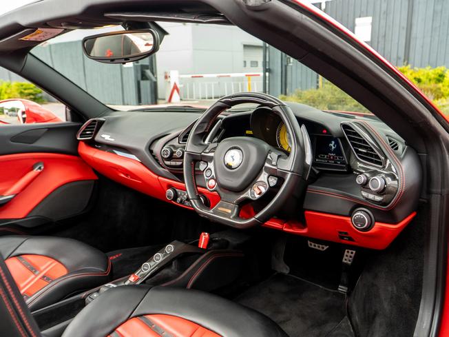 FERRARI 488 Spider Photo 18