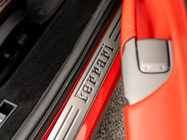 FERRARI 488 Spider Photo 19