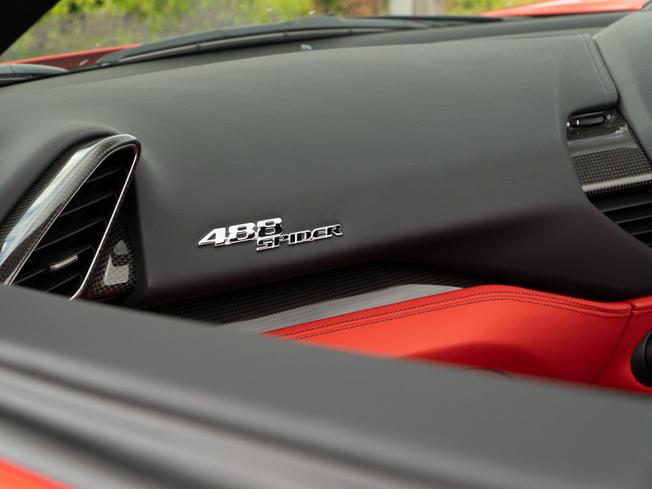 FERRARI 488 Spider Photo 23