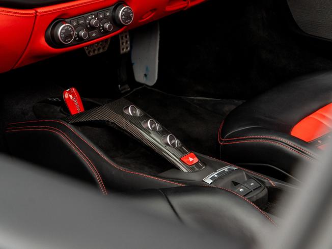 FERRARI 488 Spider Photo 24