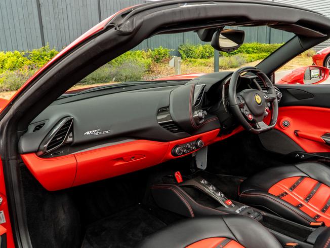 FERRARI 488 Spider Photo 26
