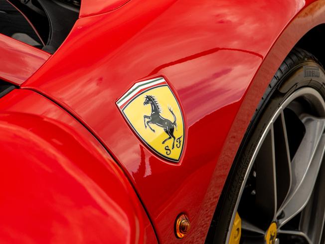 FERRARI 488 Spider Photo 29