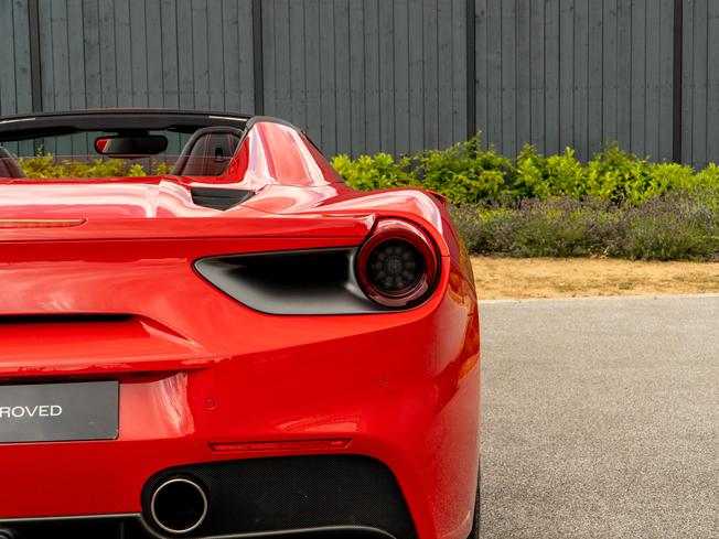 FERRARI 488 Spider Photo 35