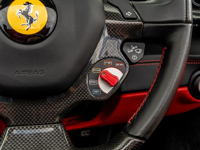 FERRARI 488 Spider Photo 36