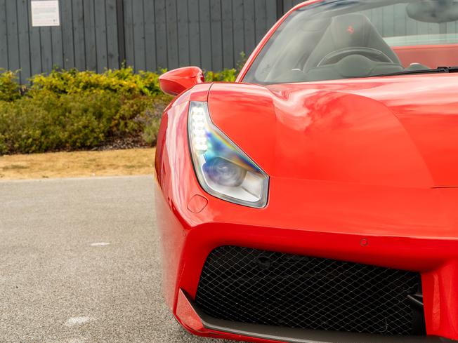 FERRARI 488 Spider Photo 37