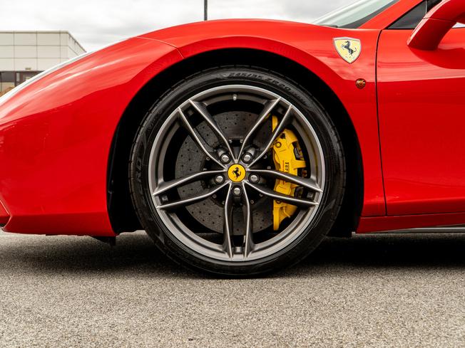 FERRARI 488 Spider Photo 38