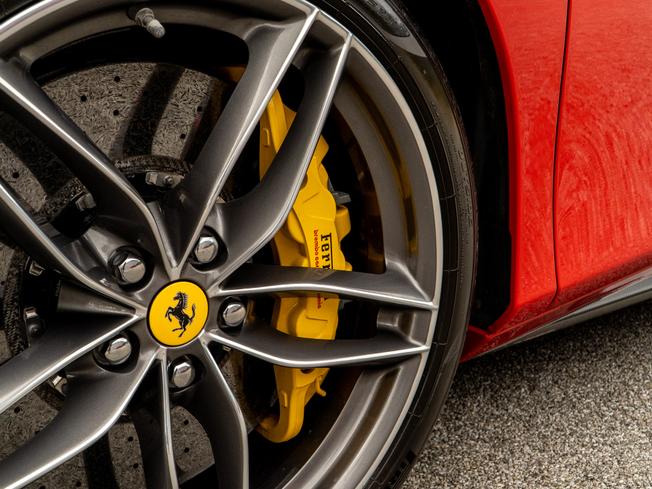 FERRARI 488 Spider Photo 39
