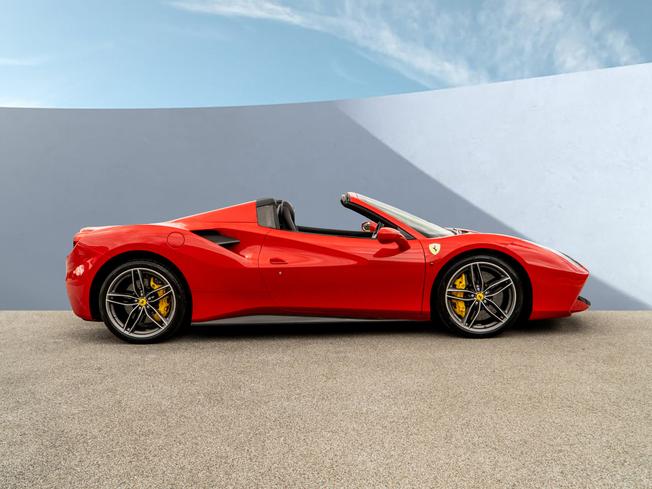 FERRARI 488 Spider Photo 5