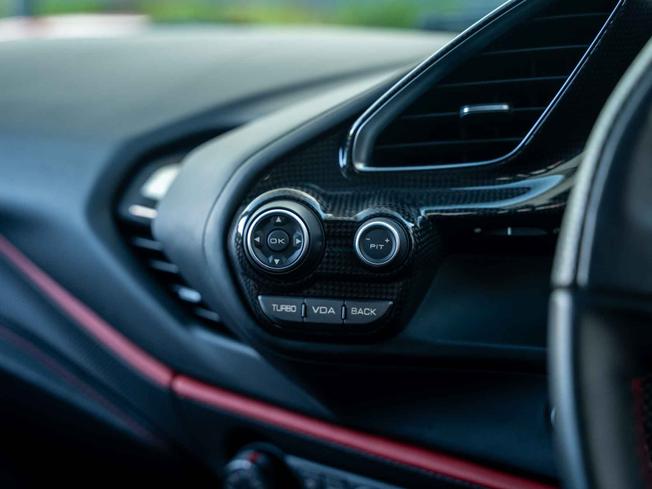 FERRARI 488 Photo 10
