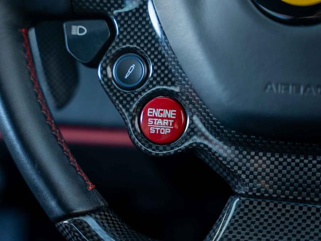 FERRARI 488 Photo 12