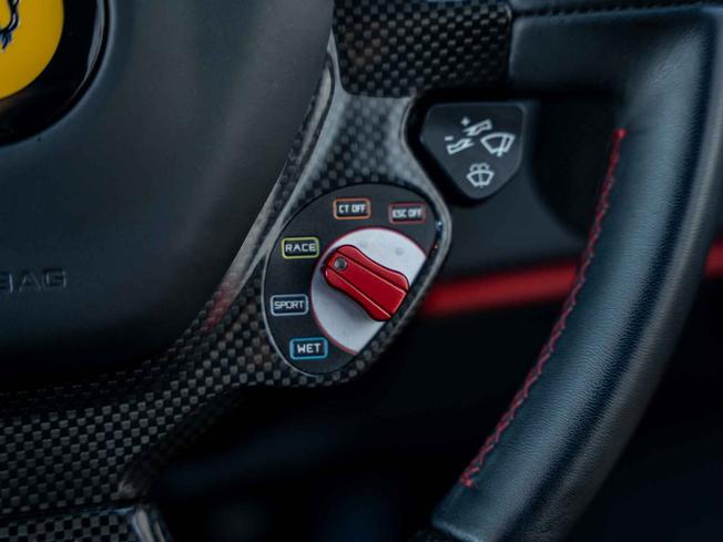 FERRARI 488 Photo 15