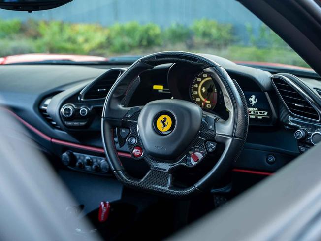 FERRARI 488 Photo 22