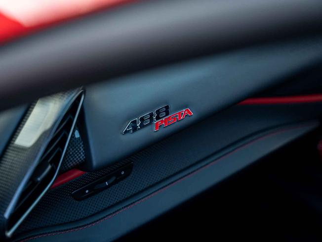 FERRARI 488 Photo 23