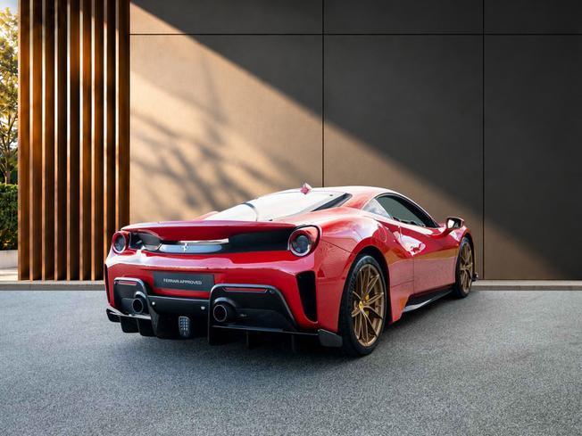 FERRARI 488 Photo 3