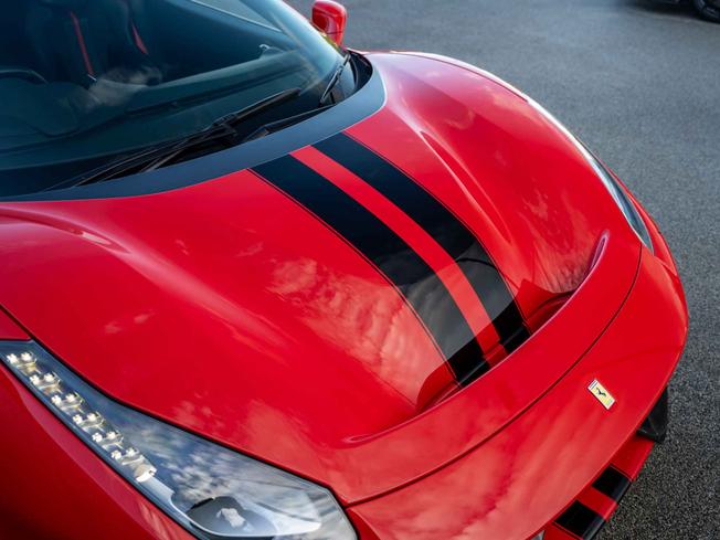 FERRARI 488 Photo 32