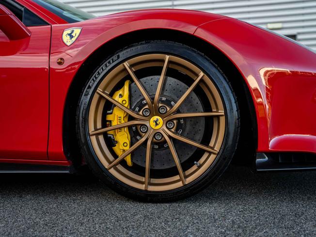 FERRARI 488 Photo 41