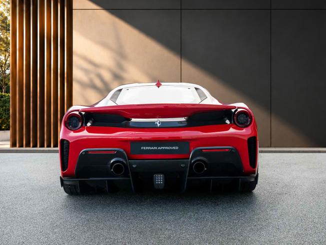 FERRARI 488 Photo 8