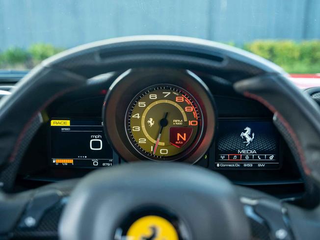 FERRARI 488 Photo 9