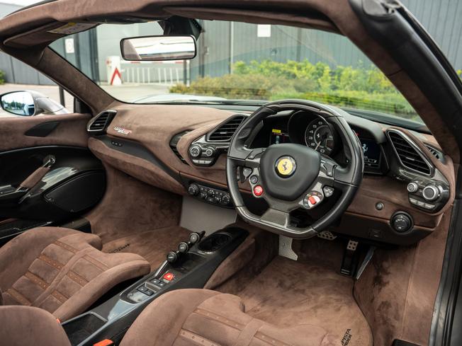 FERRARI 488 Pista Spider Photo 17