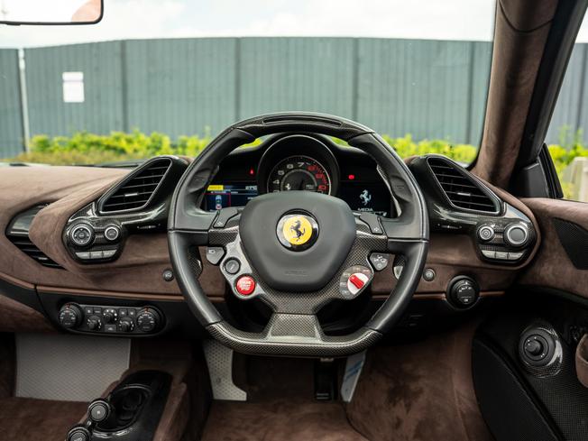 FERRARI 488 Pista Spider Photo 25