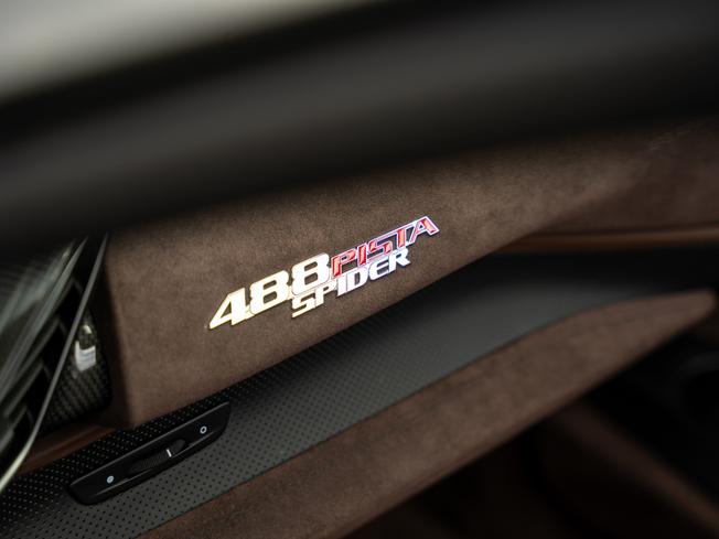 FERRARI 488 Pista Spider Photo 27
