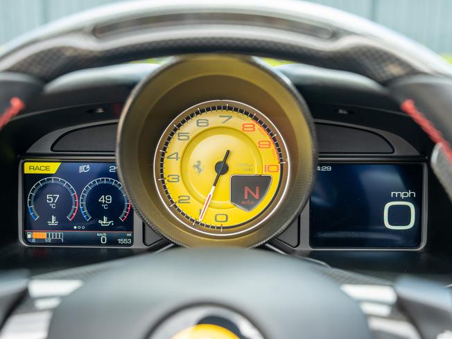 FERRARI F8 Spider Photo 12