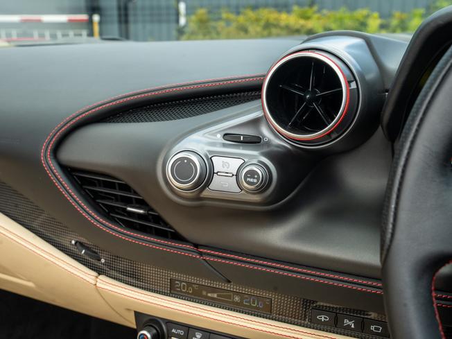 FERRARI F8 Spider Photo 13