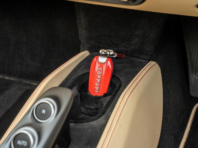 FERRARI F8 Spider Photo 15