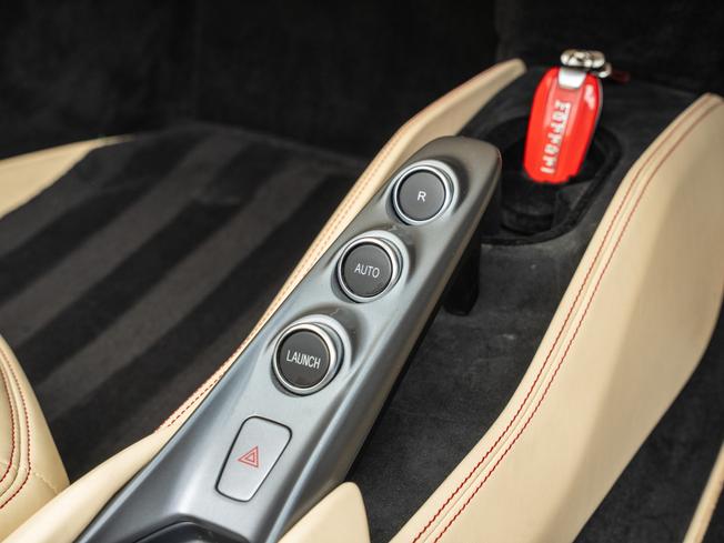 FERRARI F8 Spider Photo 16