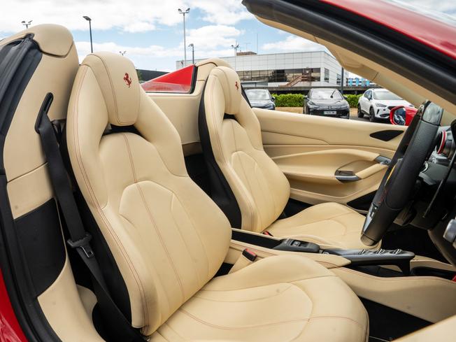 FERRARI F8 Spider Photo 24