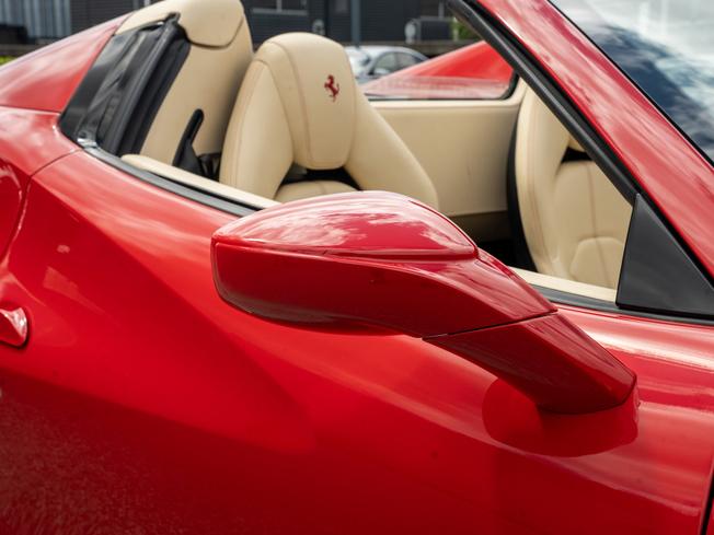 FERRARI F8 Spider Photo 32