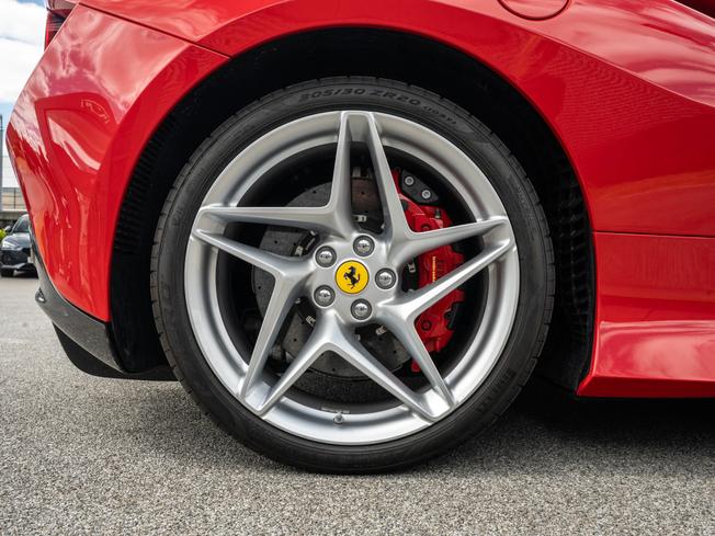 FERRARI F8 Spider Photo 38