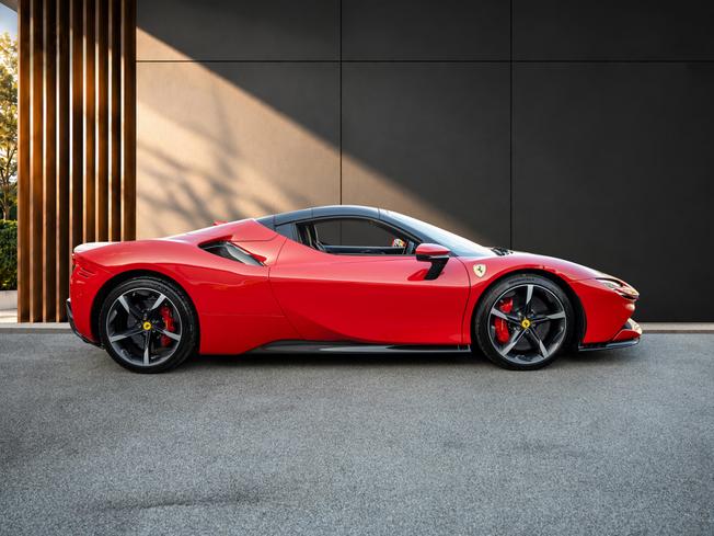 FERRARI Sf90 Photo 11