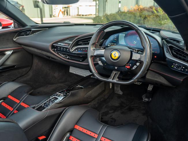 FERRARI Sf90 Photo 13