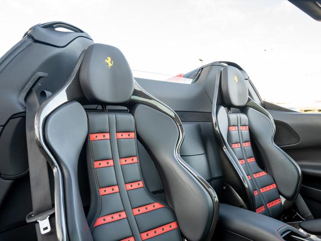 FERRARI Sf90 Photo 15