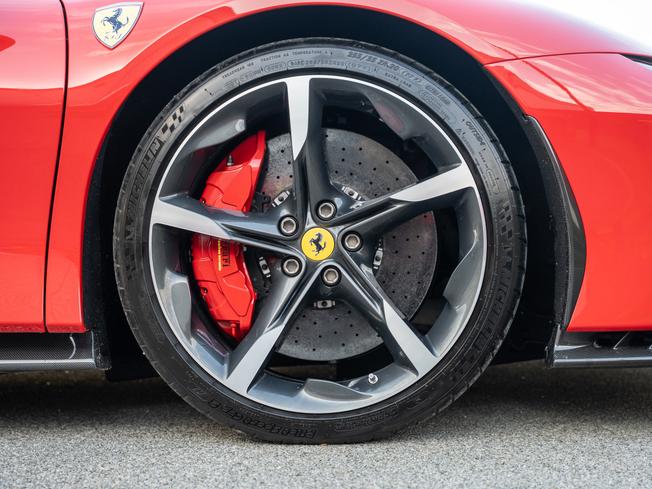 FERRARI Sf90 Photo 39