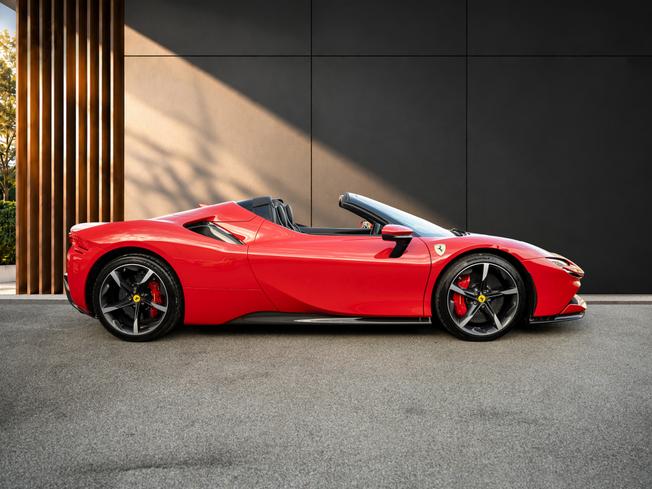 FERRARI Sf90 Photo 5