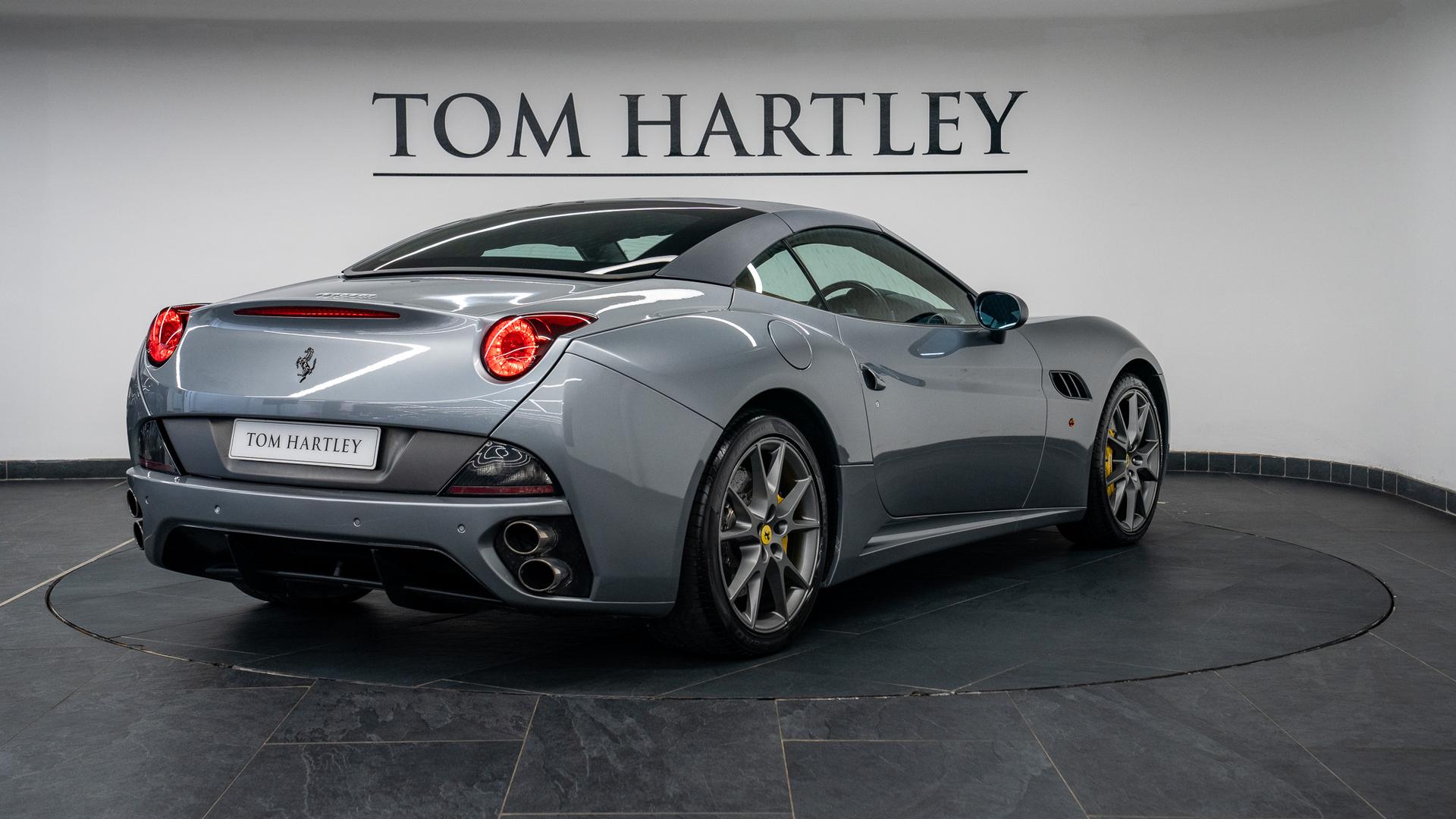 Ferrari California Photo a00d313e-5ee0-40db-b915-ee3cf4aaa26f.jpg