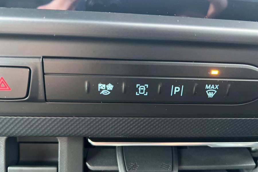 Ford TRANSIT CUSTOM Photo a018af8e-634b-43e1-8eb9-54981b2121ba.jpg