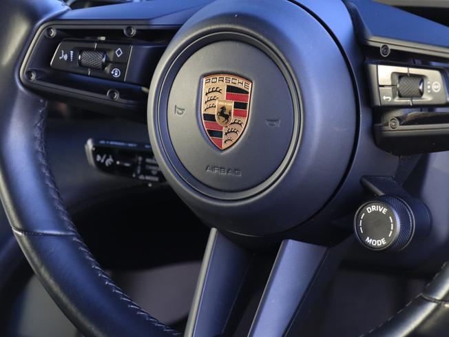 PORSCHE Taycan Photo 32
