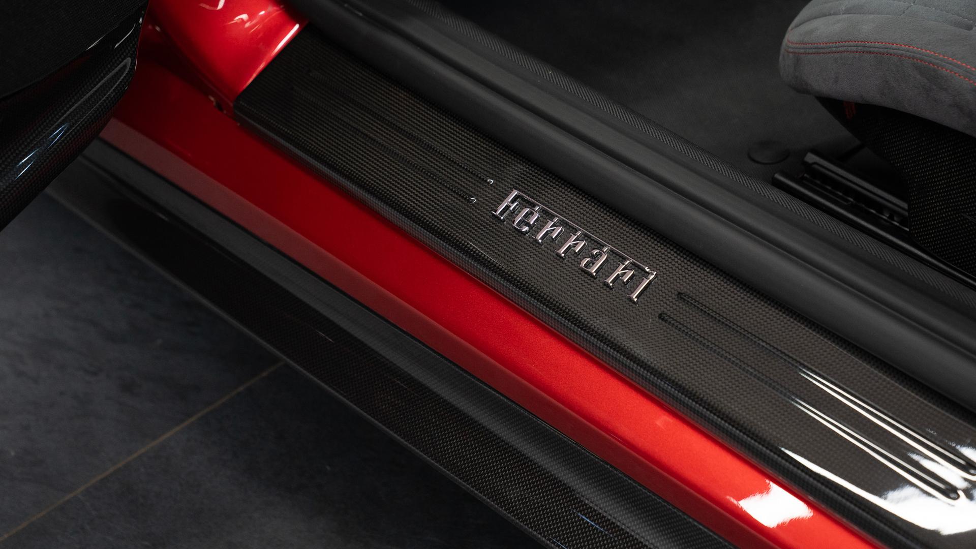 Ferrari 812 Photo a04e4f5b-37e2-4f32-bd99-dce669037556.jpg