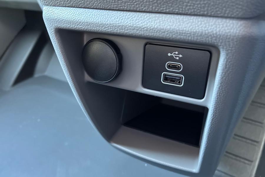 Ford TRANSIT CUSTOM Photo a04edc05-be6c-413d-b61e-cba6d0d4c56c.jpg