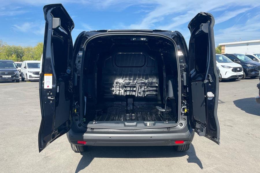 Ford TRANSIT COURIER Photo a05bb95b-fdd8-410e-8bcb-15134816eba0.jpg