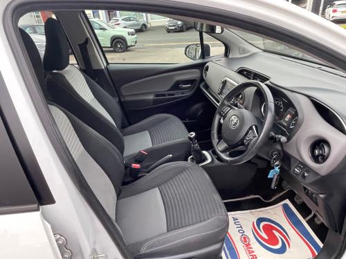 Toyota Yaris Photo a0743c90-f62b-4097-9ecf-96b8d9a87695.jpeg