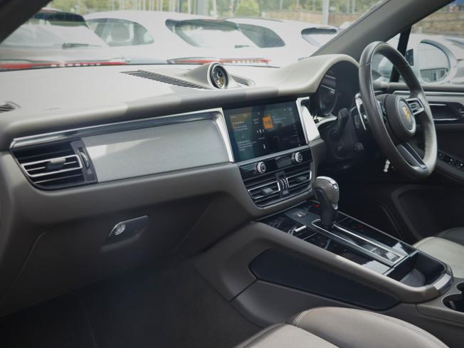 PORSCHE Macan Photo 30