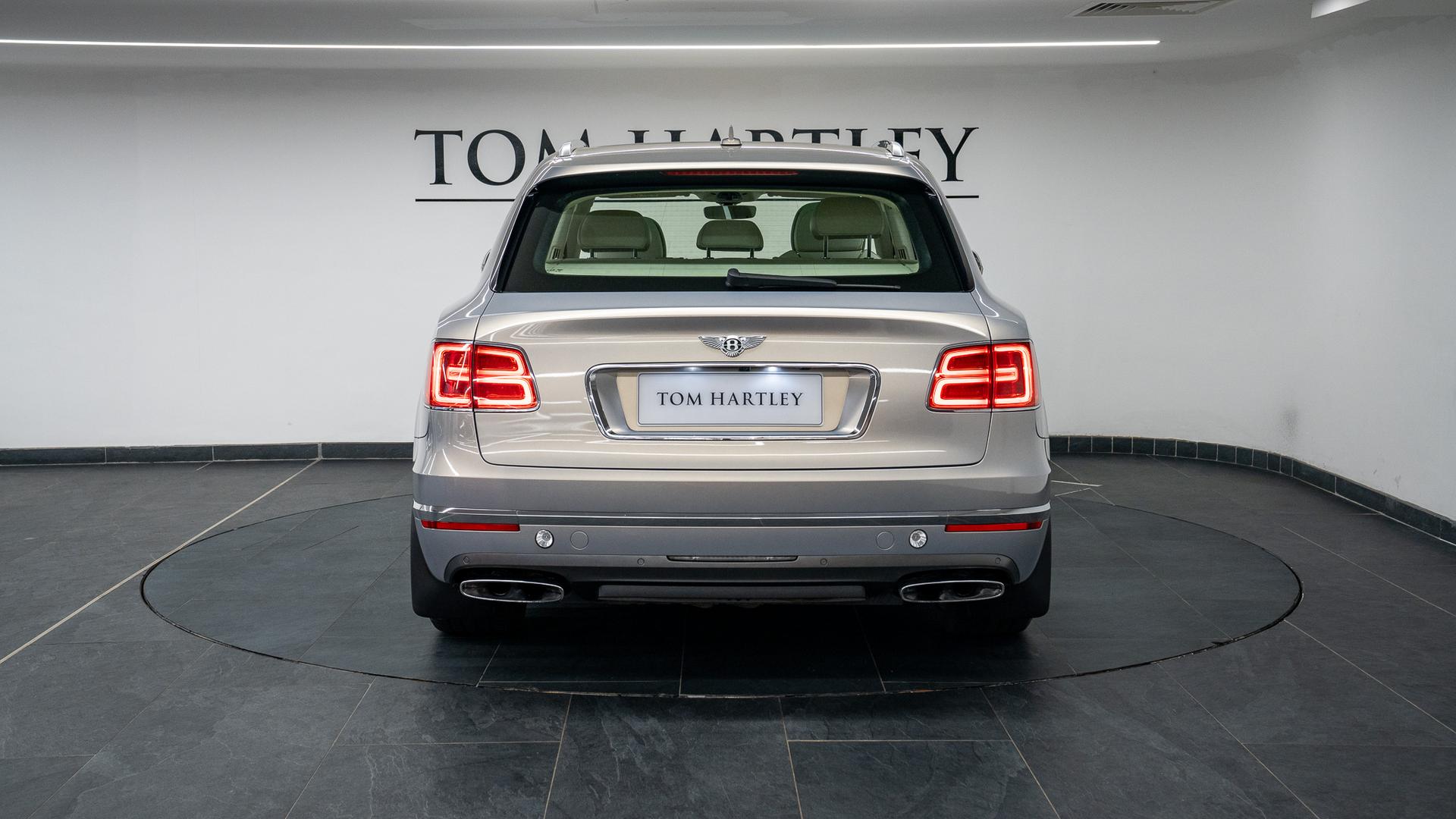 Bentley Bentayga Photo a0880485-ecd8-4d99-9a8e-30c37f6c63fe.jpg
