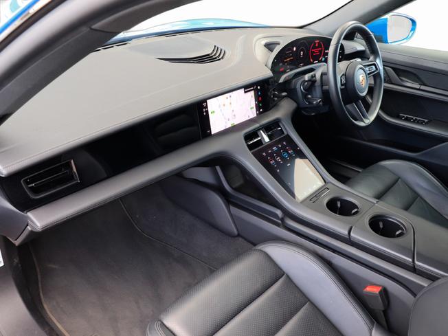 PORSCHE Taycan Photo 3