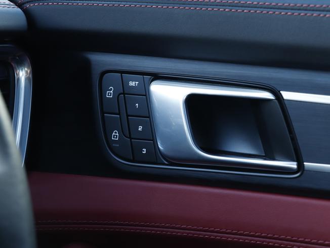 PORSCHE Panamera Photo 21