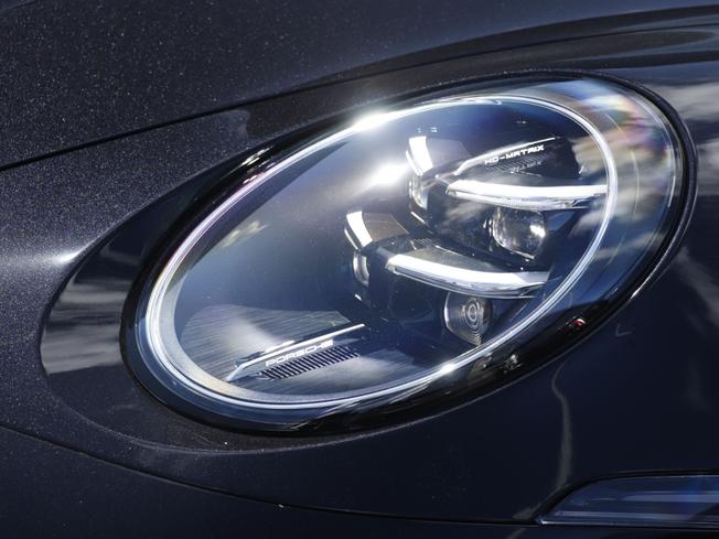 PORSCHE 911 Photo 8