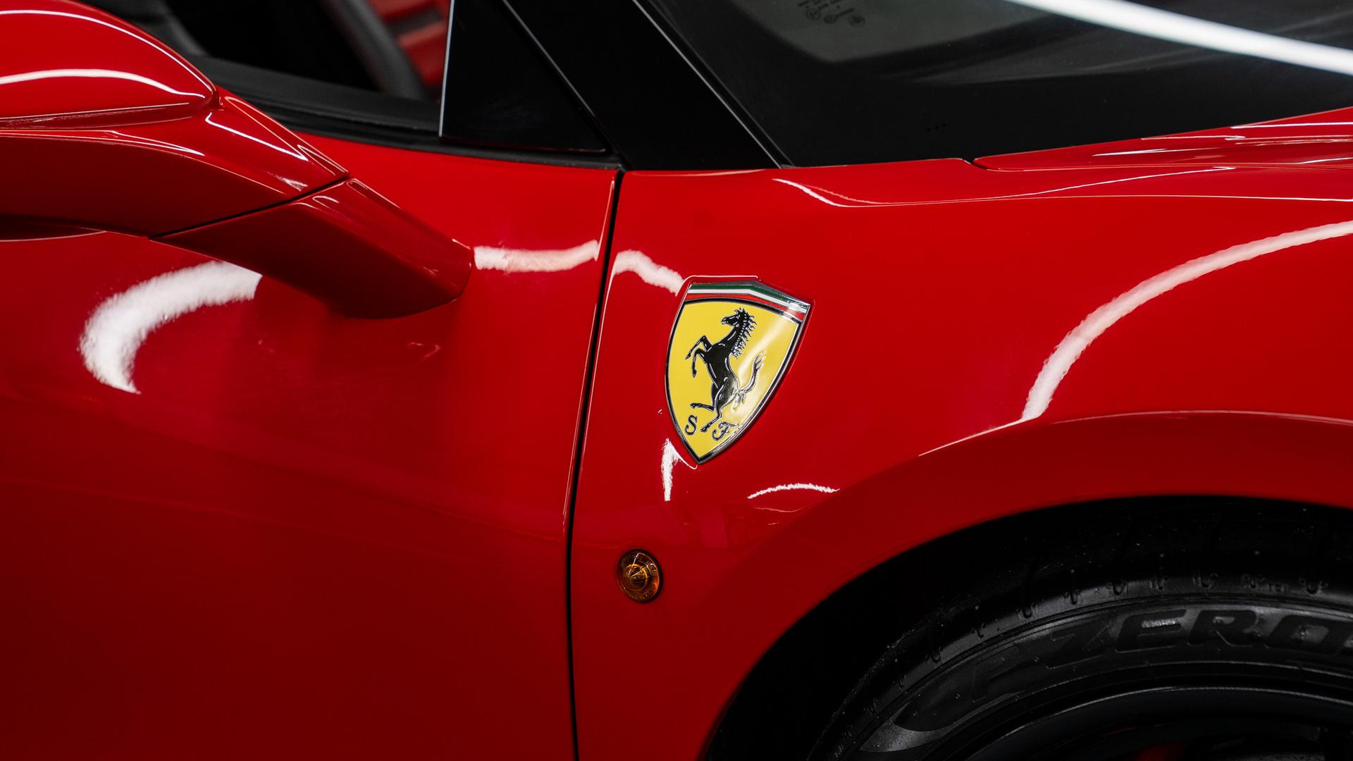 Ferrari 488 Photo a0bae68a-edda-4012-bd40-958047404b4b.jpg